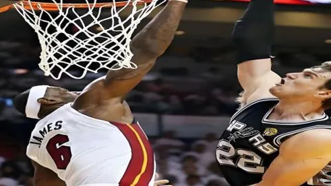 曼联杰克-弗莱彻因歧视言论禁赛6场，官方道歉